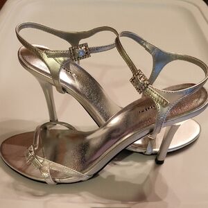 Delicious Shimmering Silver Heels